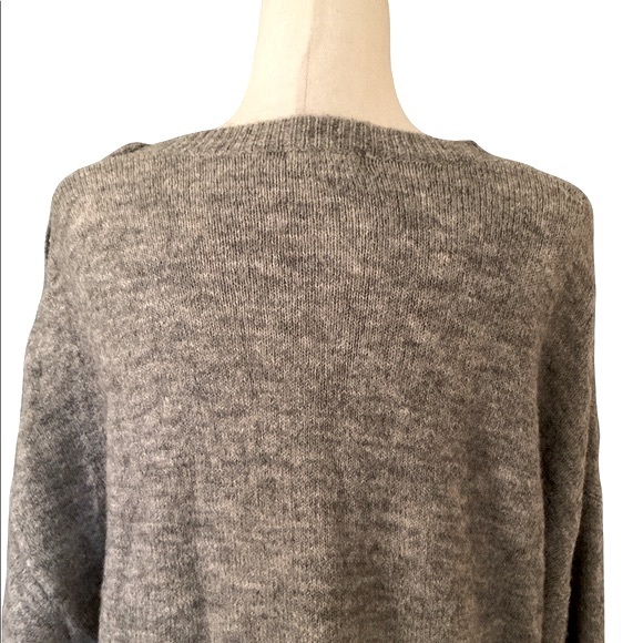Anthropologie Leith Snap Shoulder Arm Gray Oversized Sweater - S - Picture 8 of 13